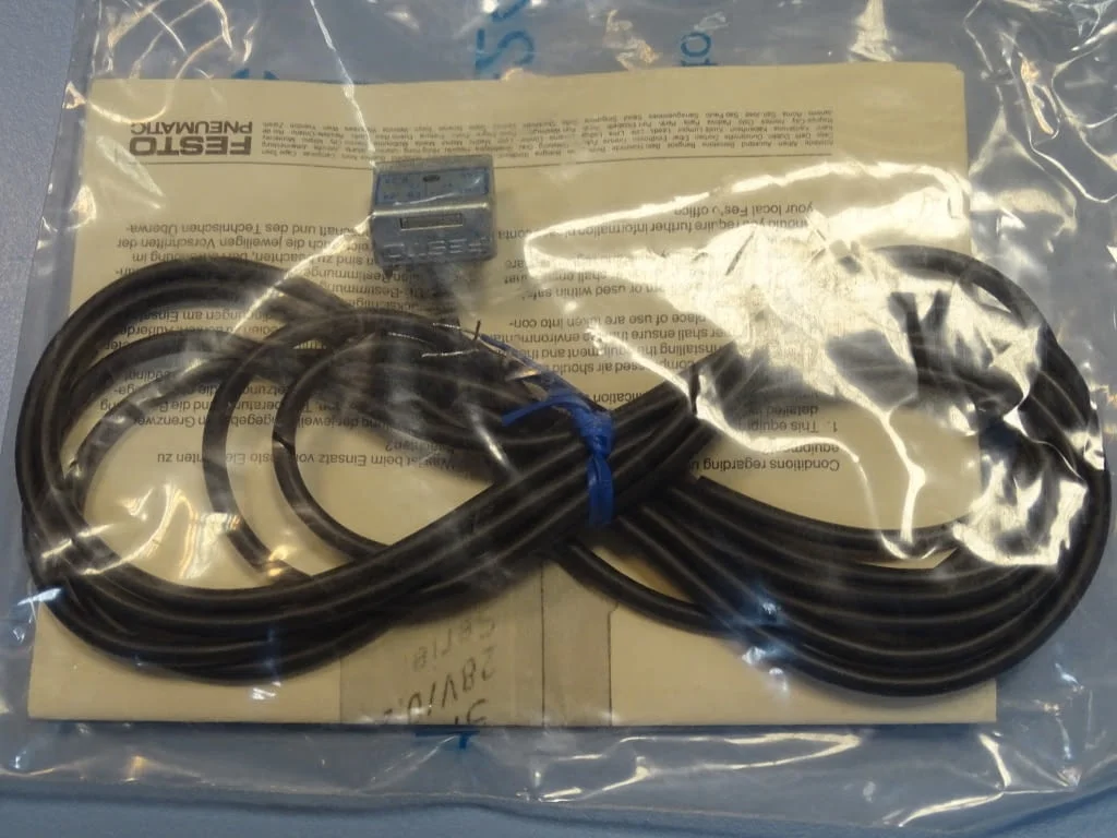 Индуктивен датчик Festo SME-3-LED-24(12112) sensor proximity switch — снимка 2