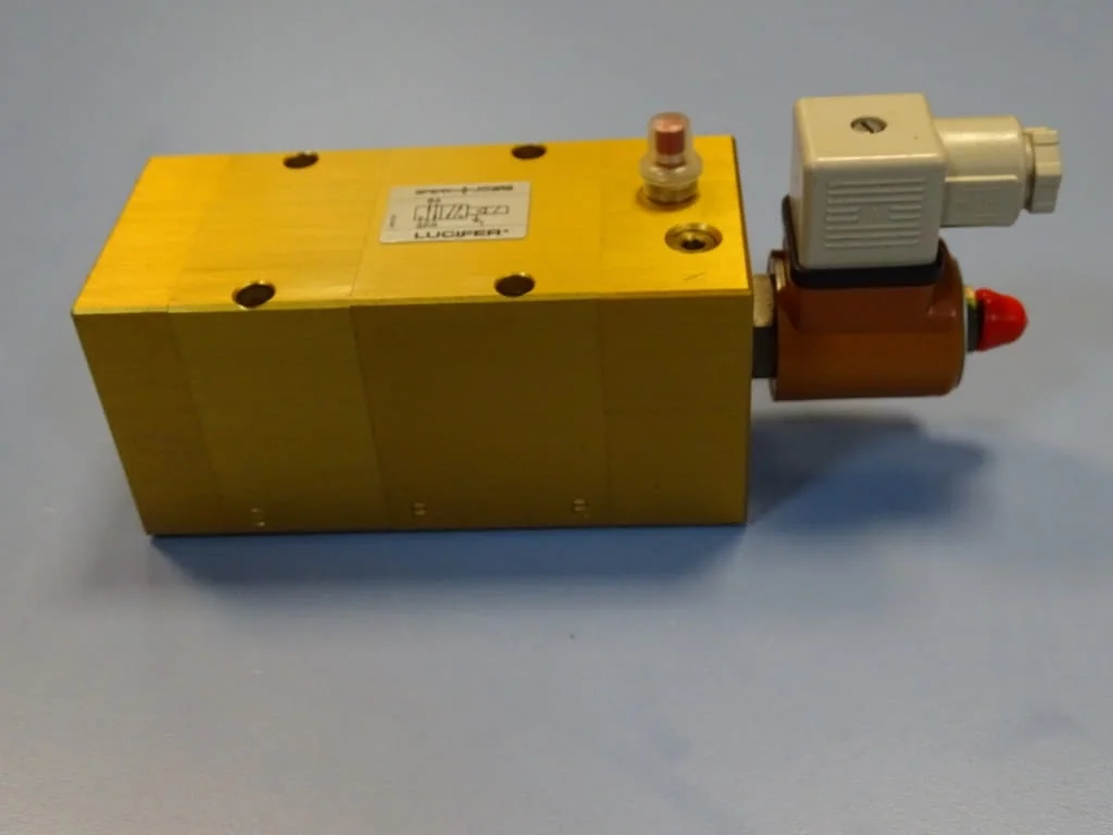 Пневматичен разпределител Lucifer 341L21A15 pneumatic solenoid valve 24VDC — снимка 2