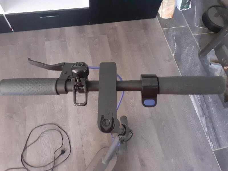 Електрическа тротинетка Xiaomi Mi Electric Scooter 3, Мощност на мотора 300 W, Автономия 30 км,