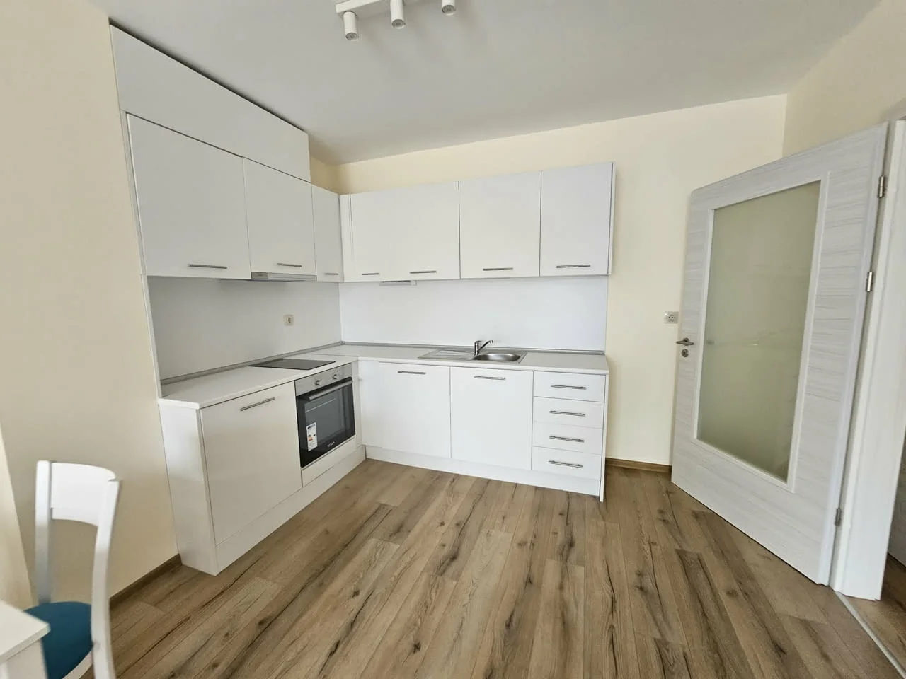 Двустаен апартамент в престижния комплекс Varna South Bay Beach Residence - гр. Варна Ко — снимка 6
