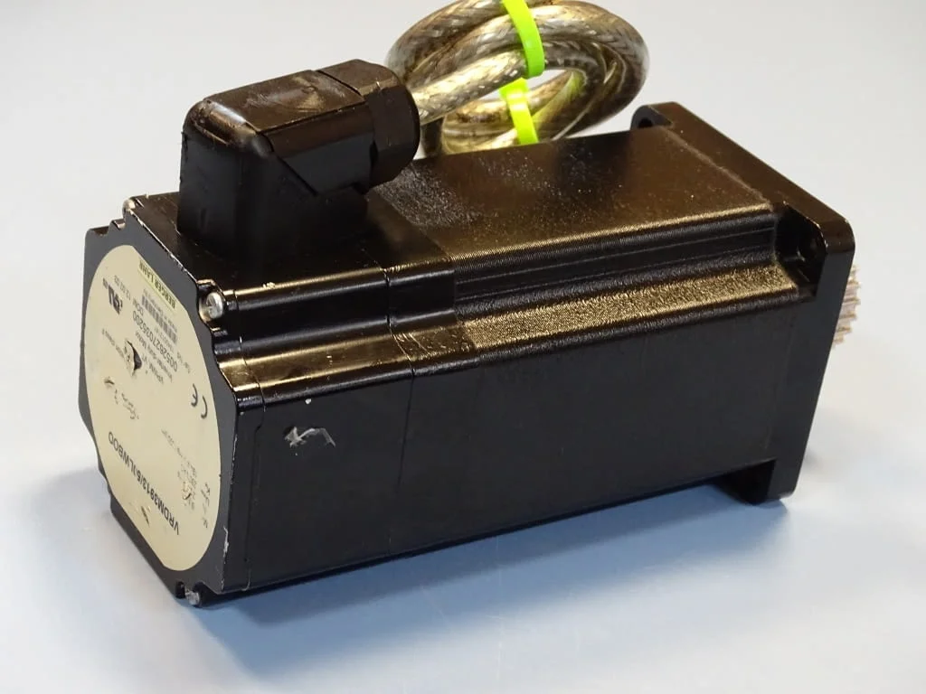 Стъпков двигател Berger Lahr VRDM 3913/50L WBOO stepper motor 6Nm — снимка 2