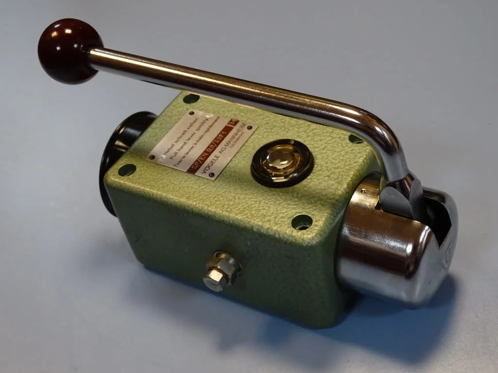Хидравлична ръчна помпа Vogele AG Mannheim SP/EN 0.6/22F1 Hand Level Oiler Control Valve — снимка 8