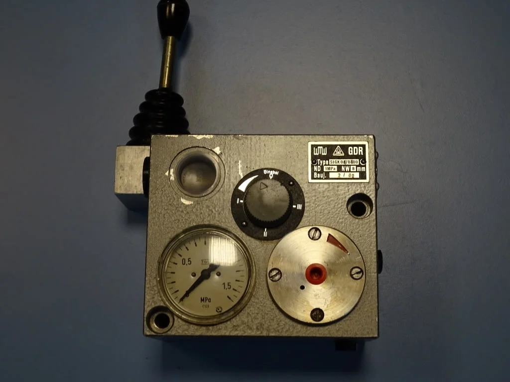 Пневматичен блок wmw DDR StGK04/0400 Pneumatic Valve NW-8mm Orsta TGL36389 — снимка 3