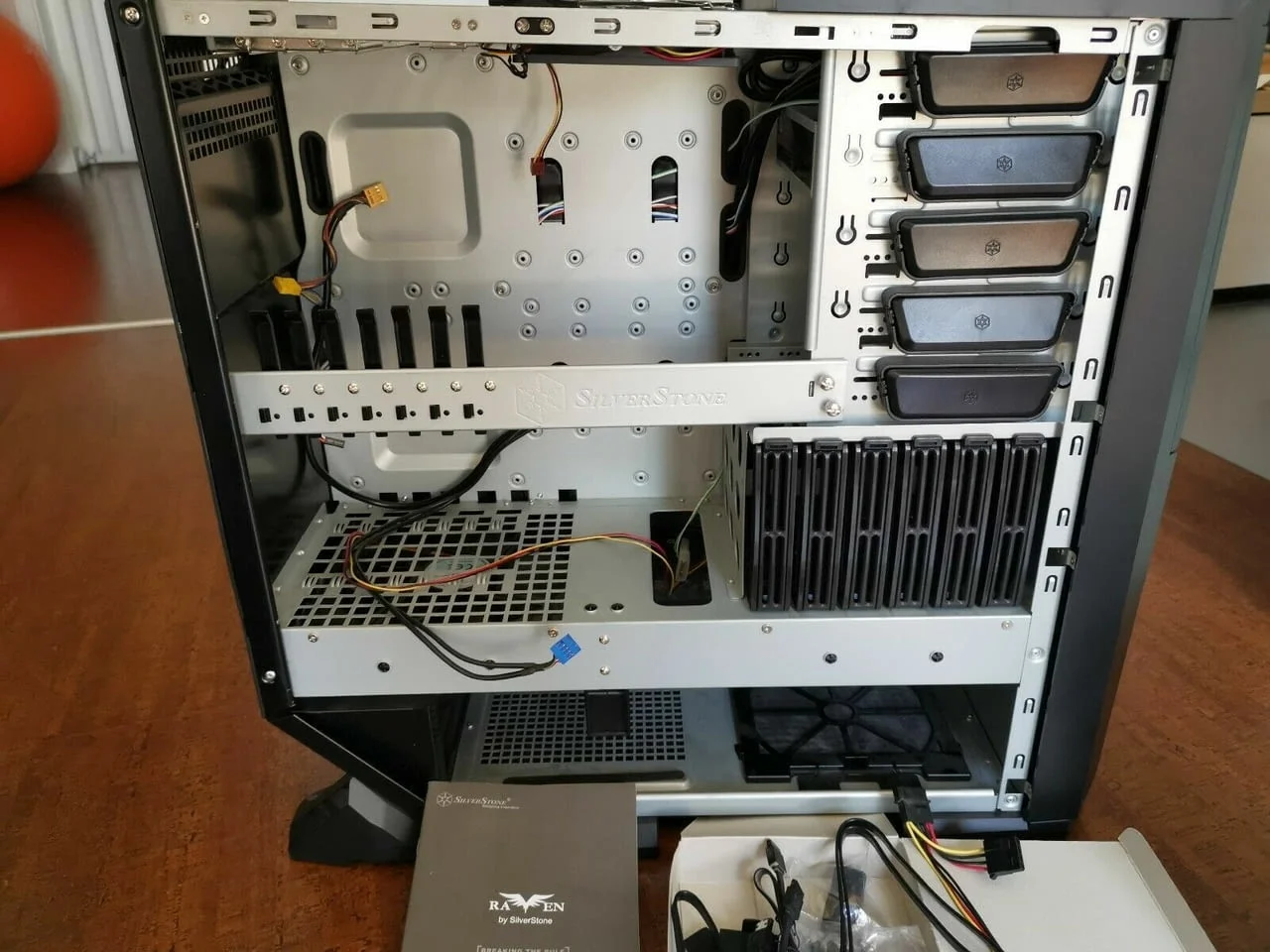 Silverstone Raven RV01-B Window Big Tower — снимка 5