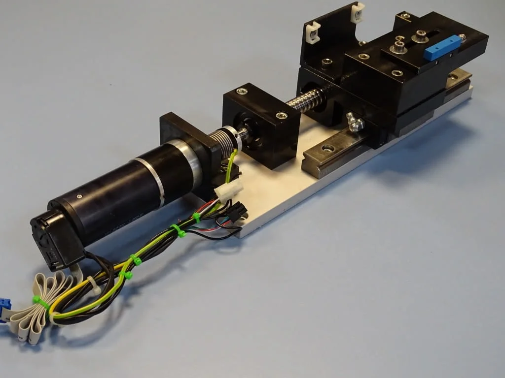 Прецизен механизъм с ел. двигател MAXON MOTOR 248306, направляваща INA, датчик Wenglor — снимка 4