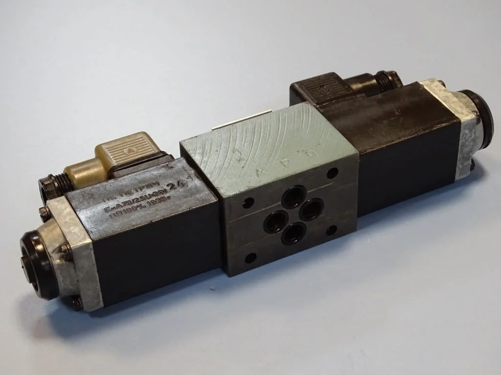 Хидравличен разпределител "Хидравлика" тип РХ Bar 24VDC hidraulic solenoid valve — снимка 4