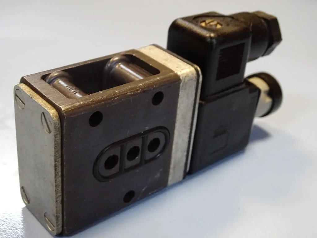 Пневматичен разпределител HERION 80202-04 Solenoid Valve 48VAC/24VDC — снимка 2