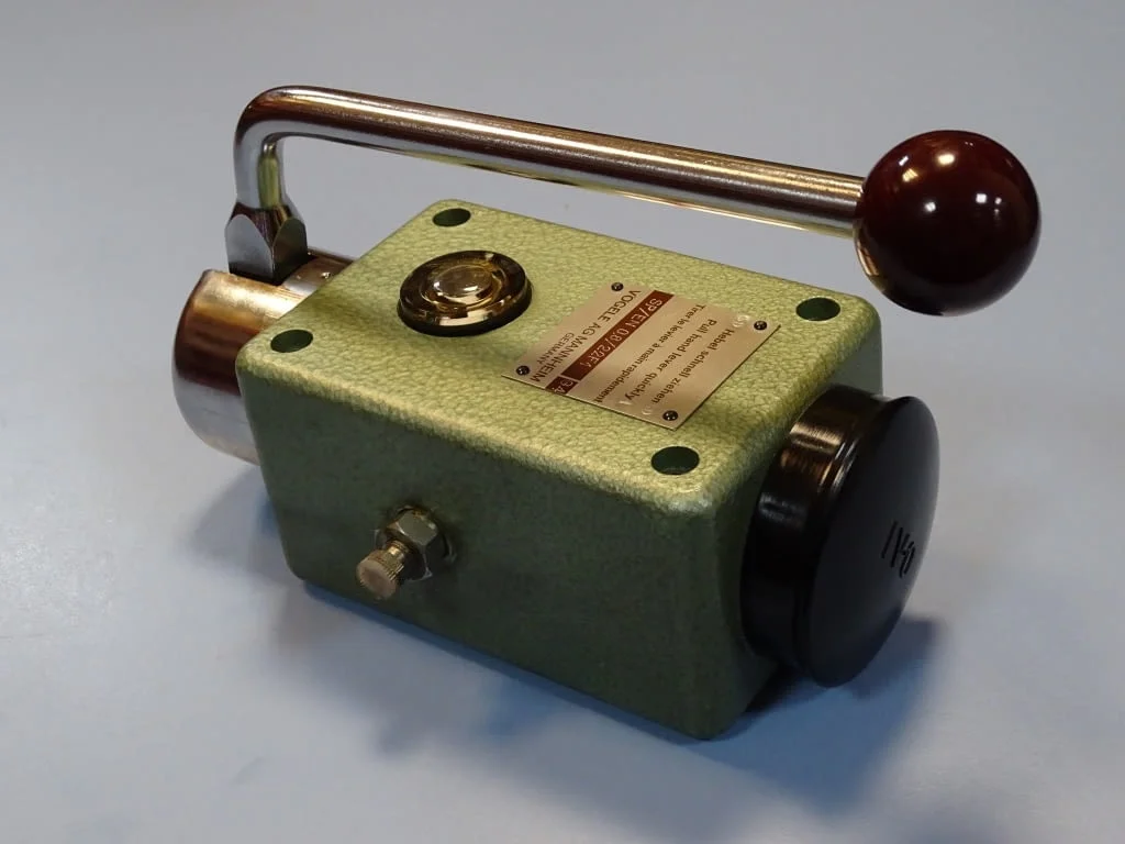 Хидравлична ръчна помпа Vogele AG Mannheim SP/EN 0.6/22F1 Hand Level Oiler Control Valve — снимка 4