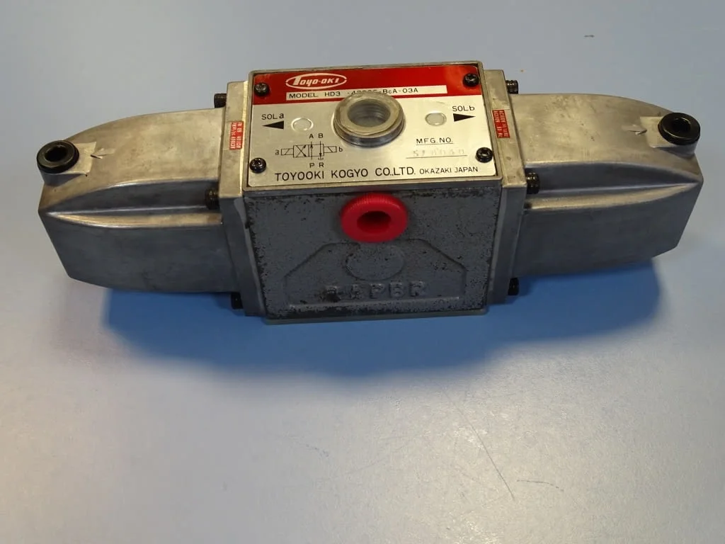 Хидравличен разпределител TOYO-OKI HD3-42SGS-BcA-03A solenoid operated directional valve 100/110V — снимка 2