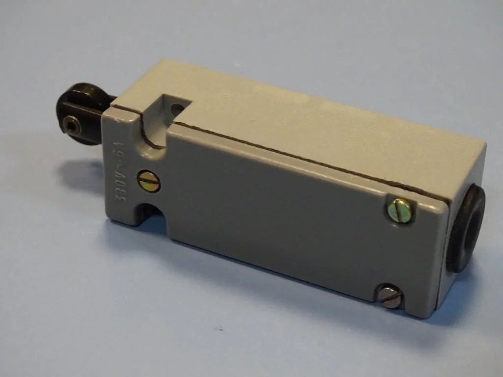 Краен изключвател VEB RFD Robotron KU1-R Limit Switch 6A 380V — снимка 6