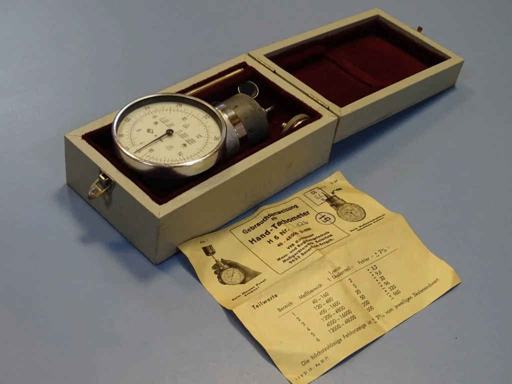 Оборотометър механичен VEB Kombinat Hand-Tachometer TYP Hmin-1