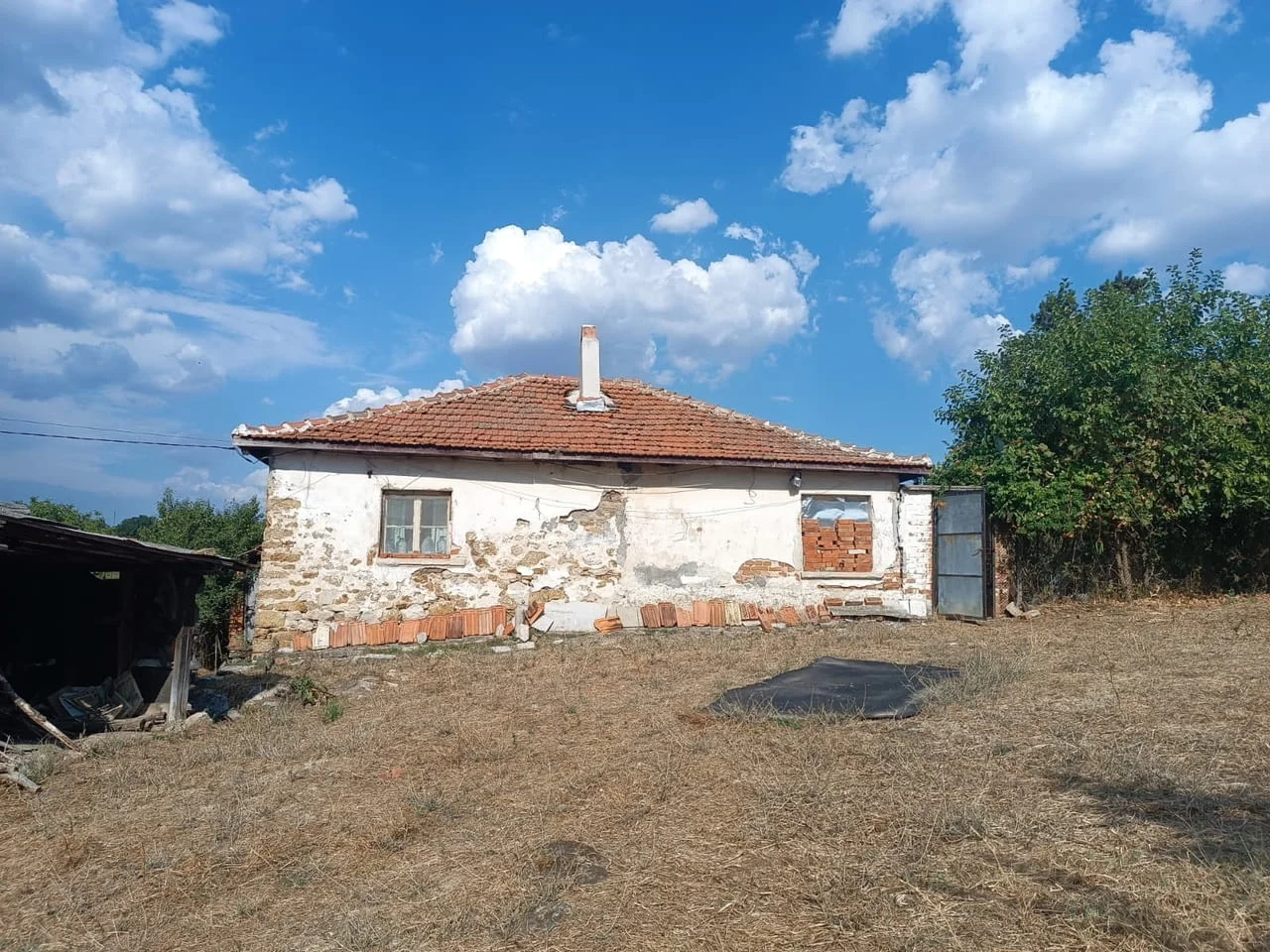За продажба къща в с. Криво поле