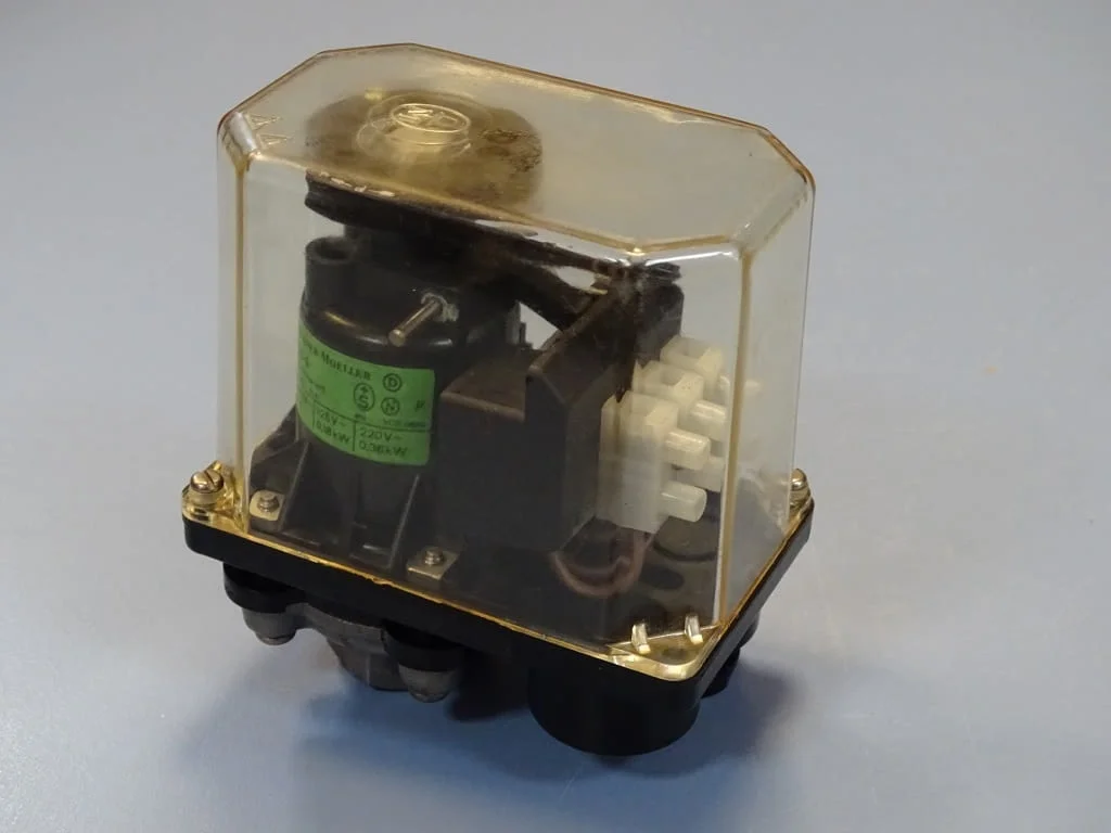 Пресостат KLOCKNER-MOELLER MCS4 pressure switch 220V 0.36kW — снимка 7