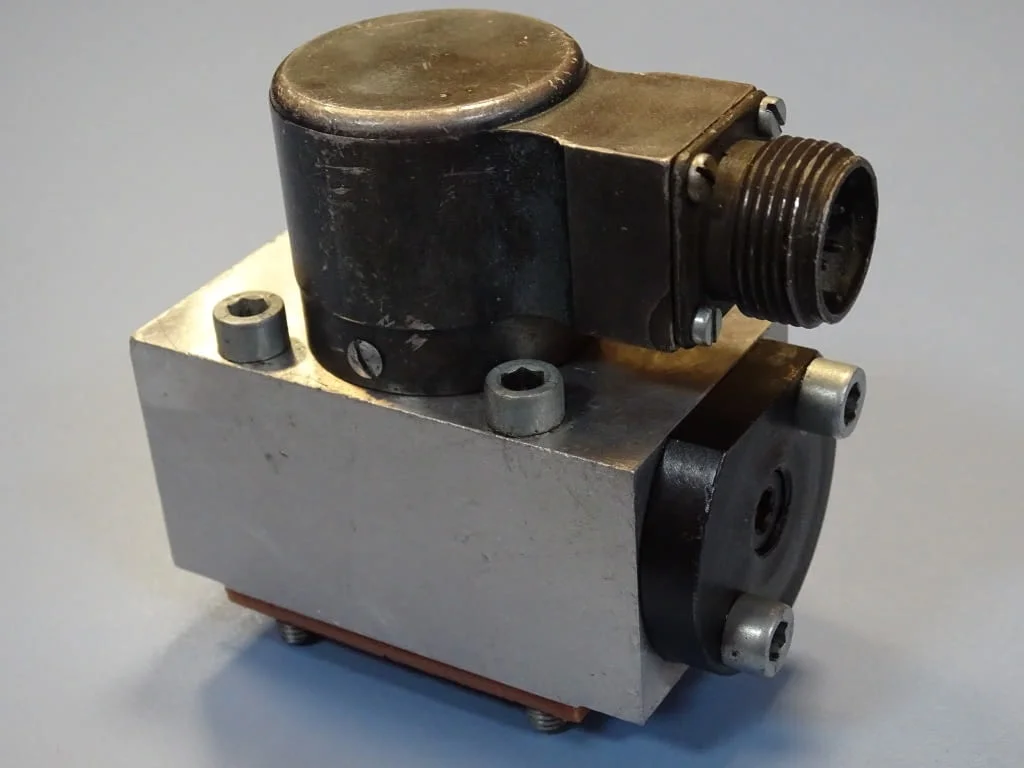 Хидравличен пропорционален клапан TOS Rakovnik SVG-10/M3-06-0 servo valve — снимка 4
