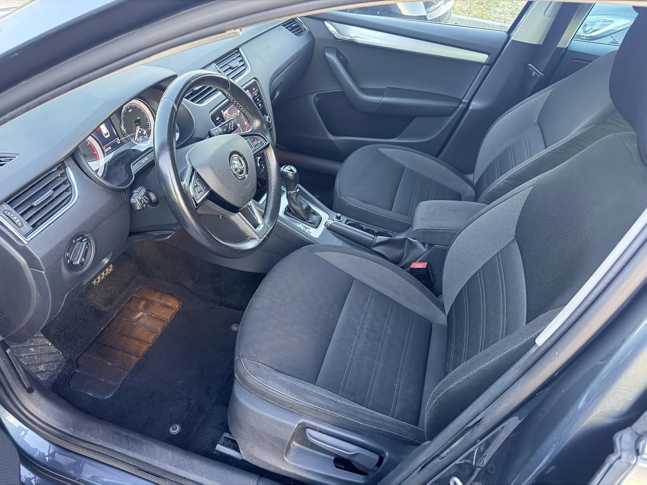 Skoda Octavia комби 1.5 TSI 150 кс., автоматик, 2020 г., евро 6, 2 ключа, теглич, много добро състоя — снимка 9