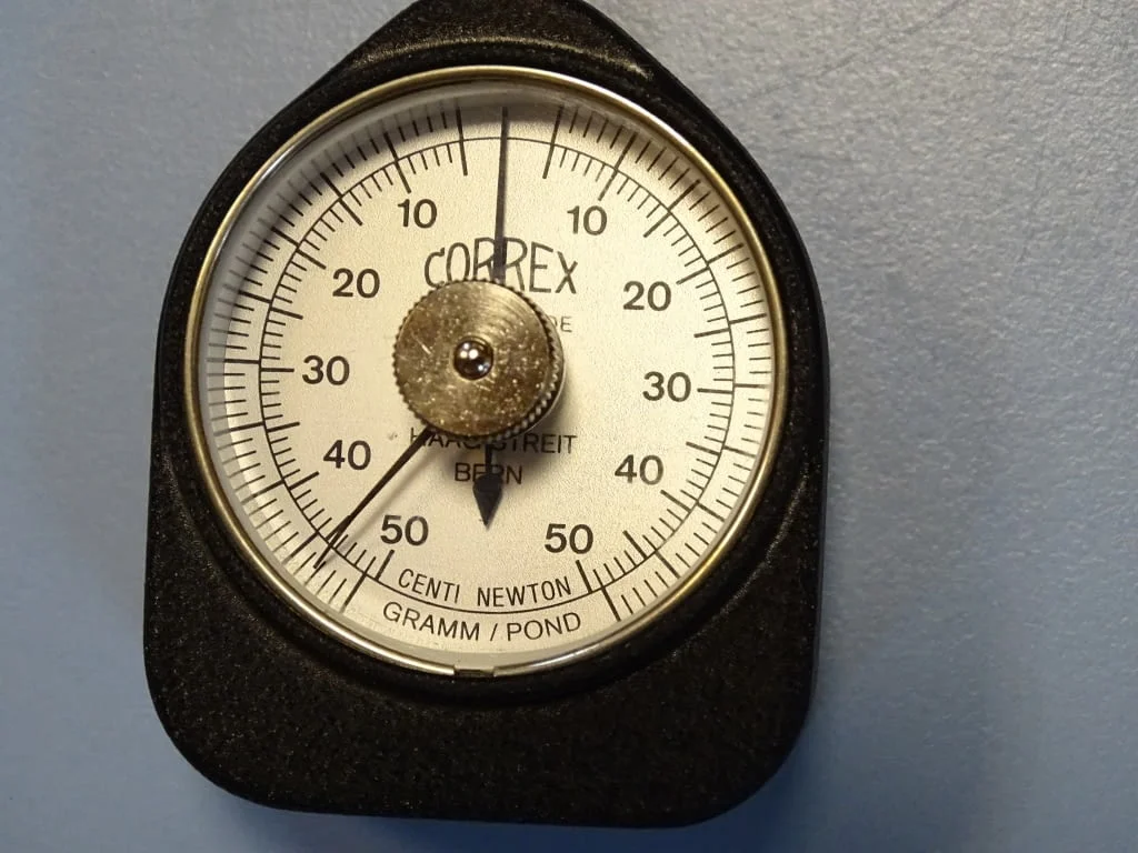 Грамометър CORREX HAAG-STREIT Bern tension gauge Gramm Pond 50-0-50 — снимка 3