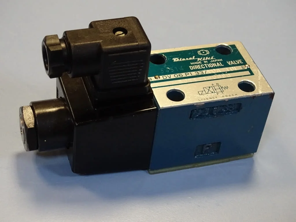 Хидравличен разпределител Diesel Kiki DV 06P133/10A 10L directional valve 100V