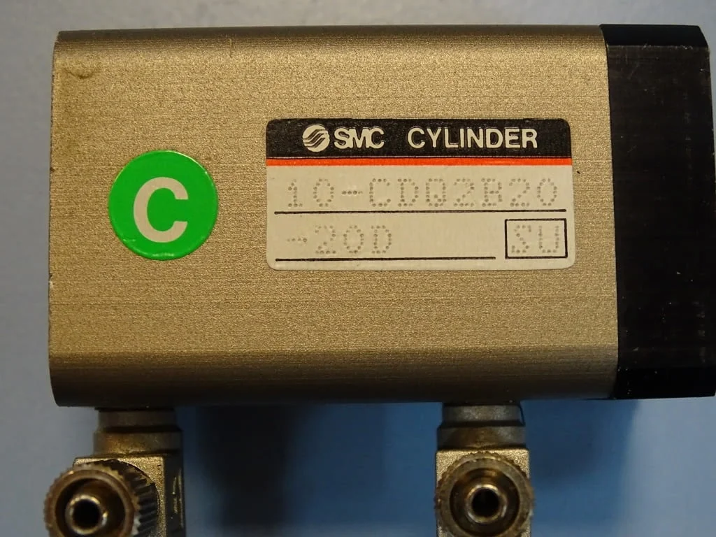 Пневматичен цилиндър SMC 10-CDQ2B20-20D pneumatic cylinder 10Bar — снимка 4
