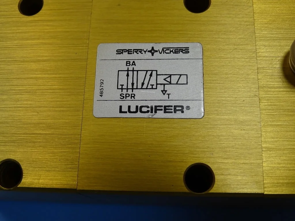 Пневматичен разпределител Lucifer 341L21A15 pneumatic solenoid valve 24VDC — снимка 3