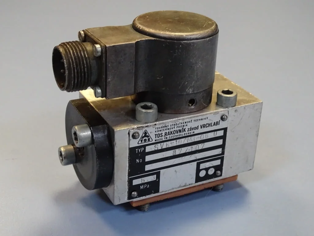 Хидравличен пропорционален клапан TOS Rakovnik SVG-10/M3-06-0 servo valve