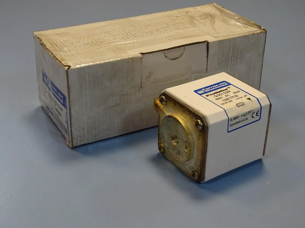 Предпазител Ferraz Shawmut Protistor GGRB72TTF0250 Fuses 250A 690VAC