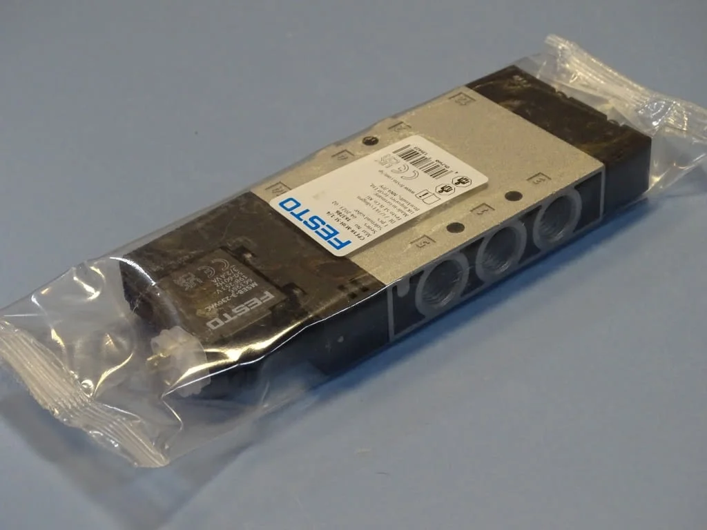Пневматичен разпределител Festo CPE18-M3H-5L-1/4 Solenoid Valve 230VAC — снимка 2