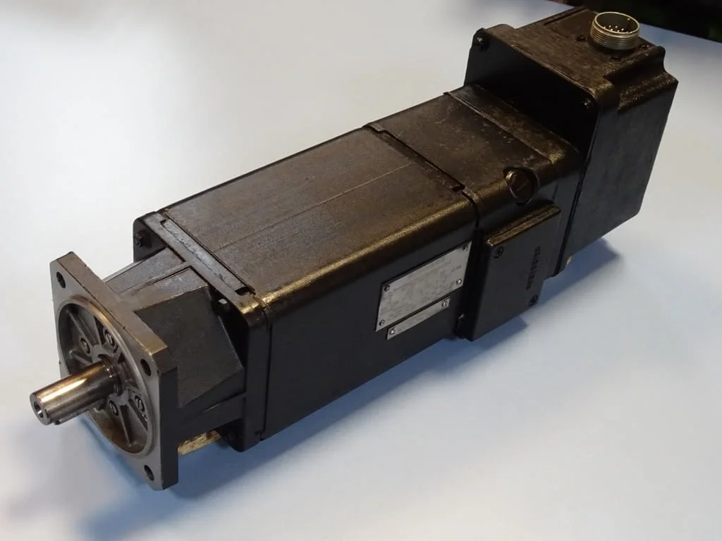 Правотоков ел. двигател Siemens 1HU3056-OAC01-Z servo motor 176V