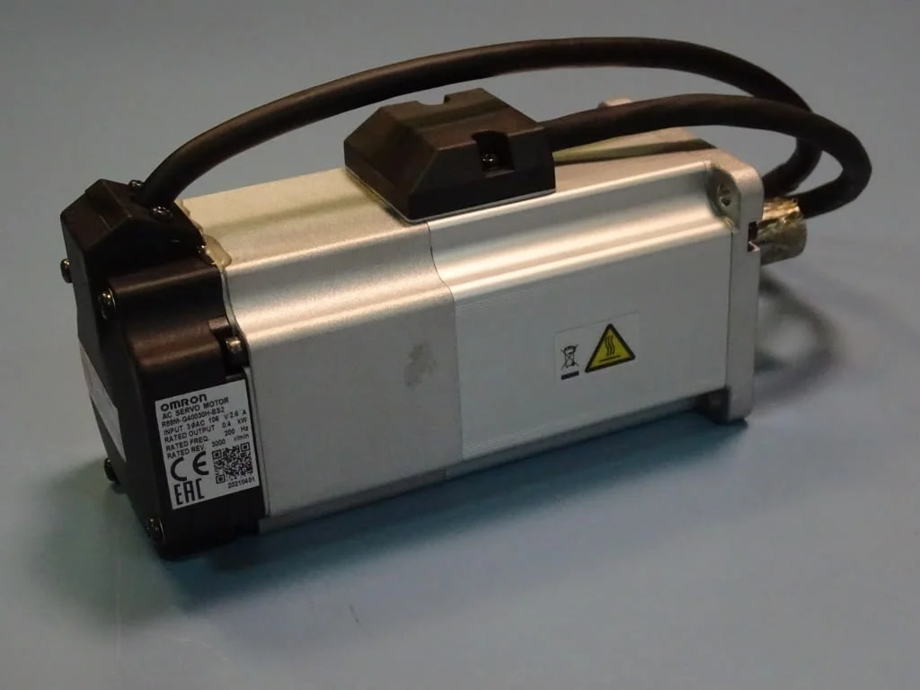 Серво мотор Omron R88M-G40030H-BS2 AC servo motor 1.3Nm 106V — снимка 3