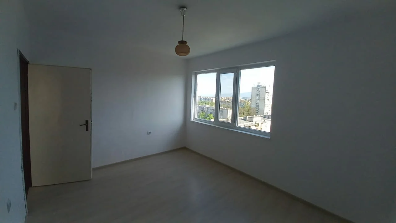 Продаваме двустаен апартамент в кв. Каменица 1 — снимка 9