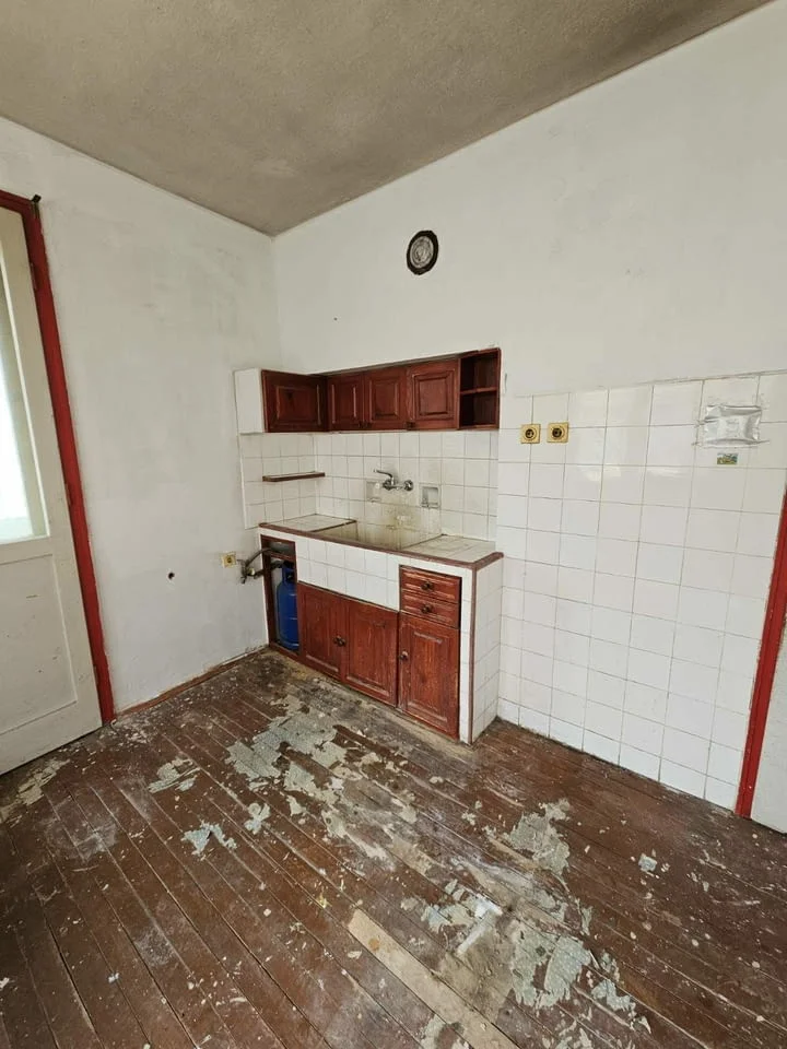 Продаваме тристаен апартамент в кв. Смирненски — снимка 3