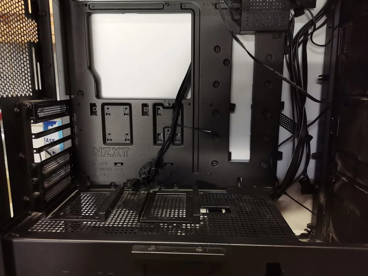 Nzxt h500i — снимка 3