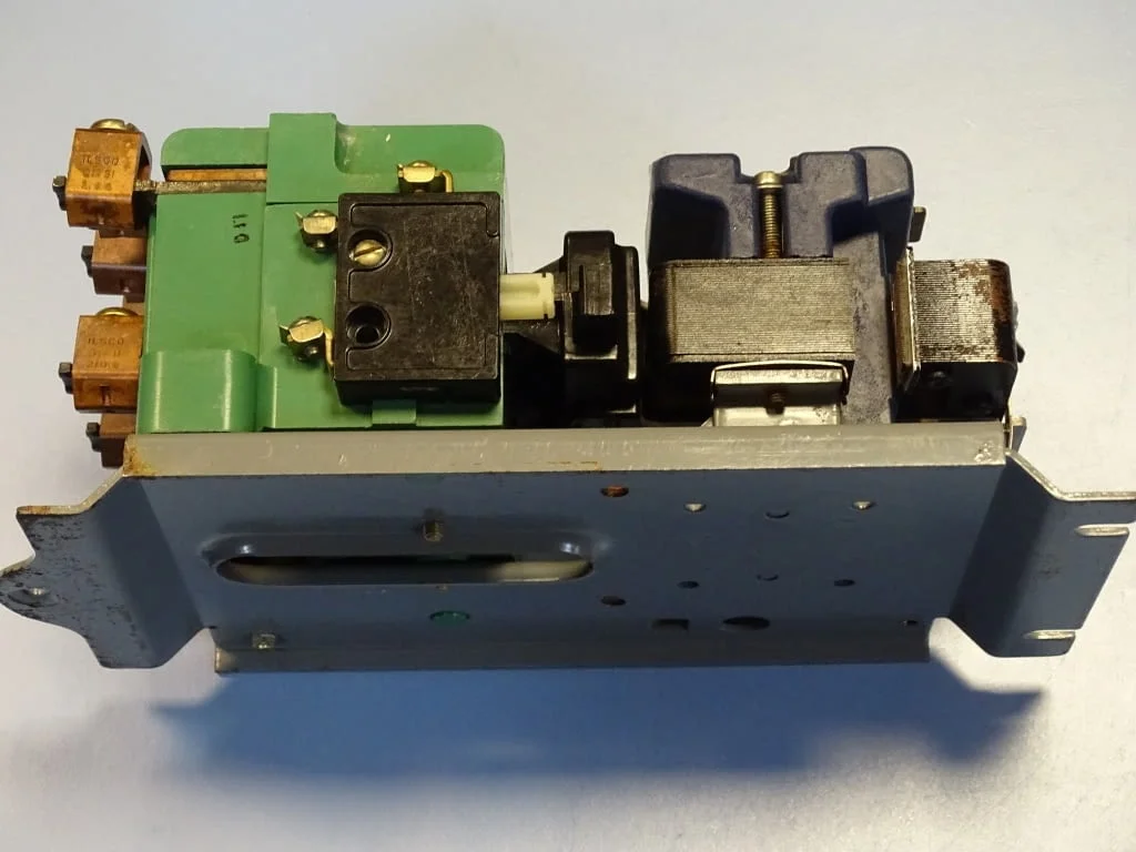 Контактор въздушен FURNAS 42FB35AAD8GC contactor 3-pole 110-120V — снимка 6