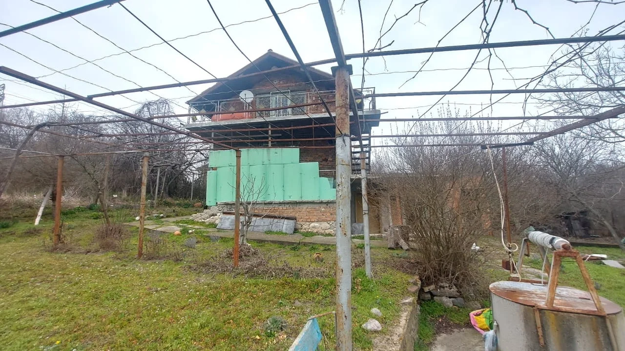 Парцел с вила в кв. Изгрев, гр. Хасково