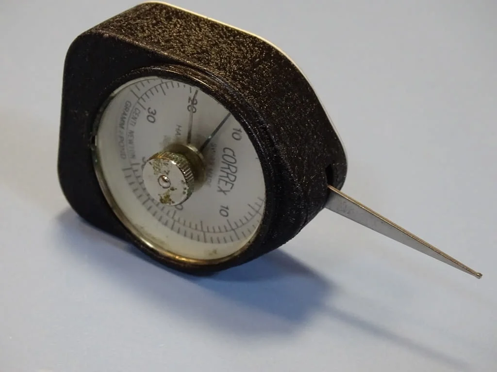 Грамометър CORREX HAAG-STREIT Bern tension gauge Gramm Pond 30-0-30 Centi — снимка 3