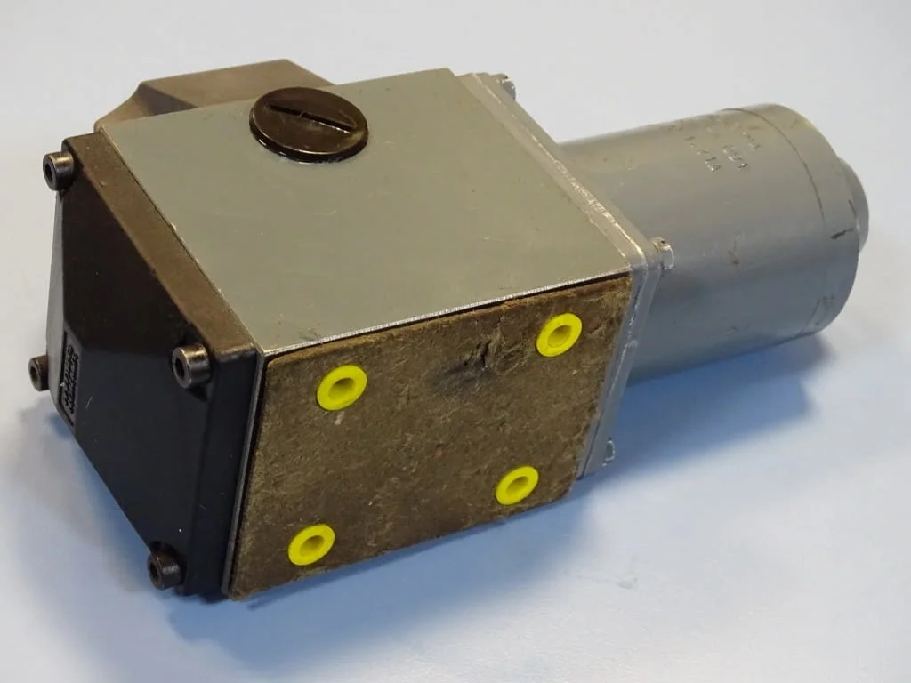 Хидравличен разпределител Rexroth 4 WE 10 D10/LG24ND directional control valve 24VDC — снимка 7
