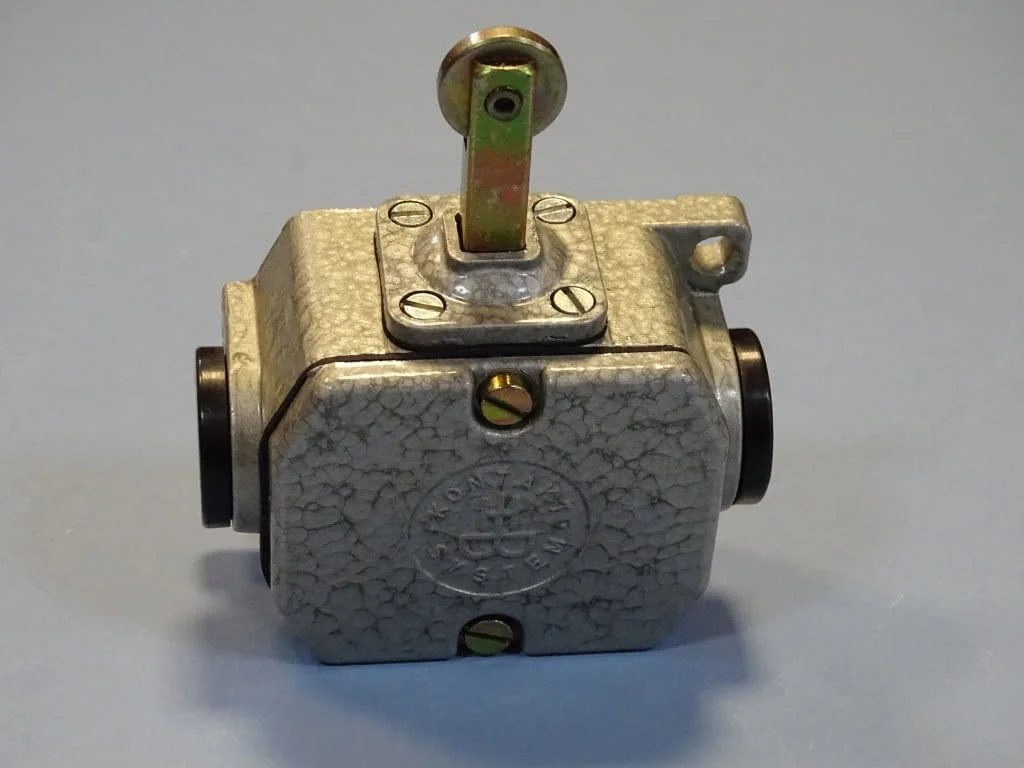 Краен изключвател VEB Robotron GWU1R Limit Switch 6A 500VAC — снимка 2