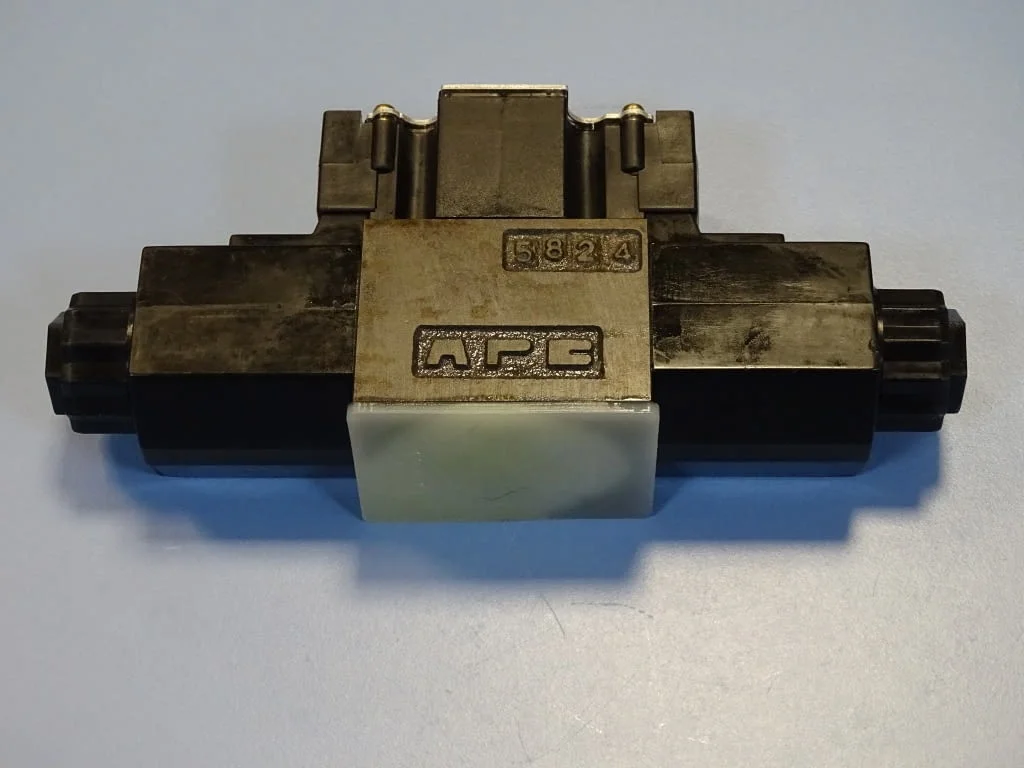 Хидравличен разпределител YUKEN DSG-01-3C4-D24-50 directional valve 24VDC — снимка 5