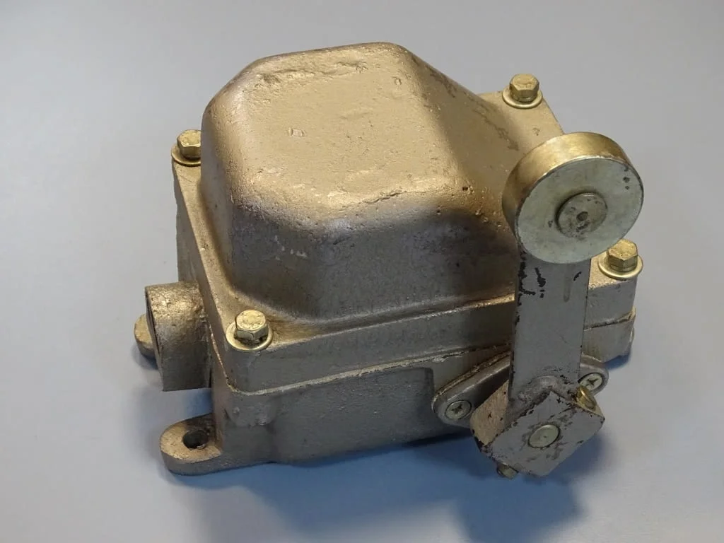 Краен изключвател за кран КУ-501 Limit Switch 10A 500V
