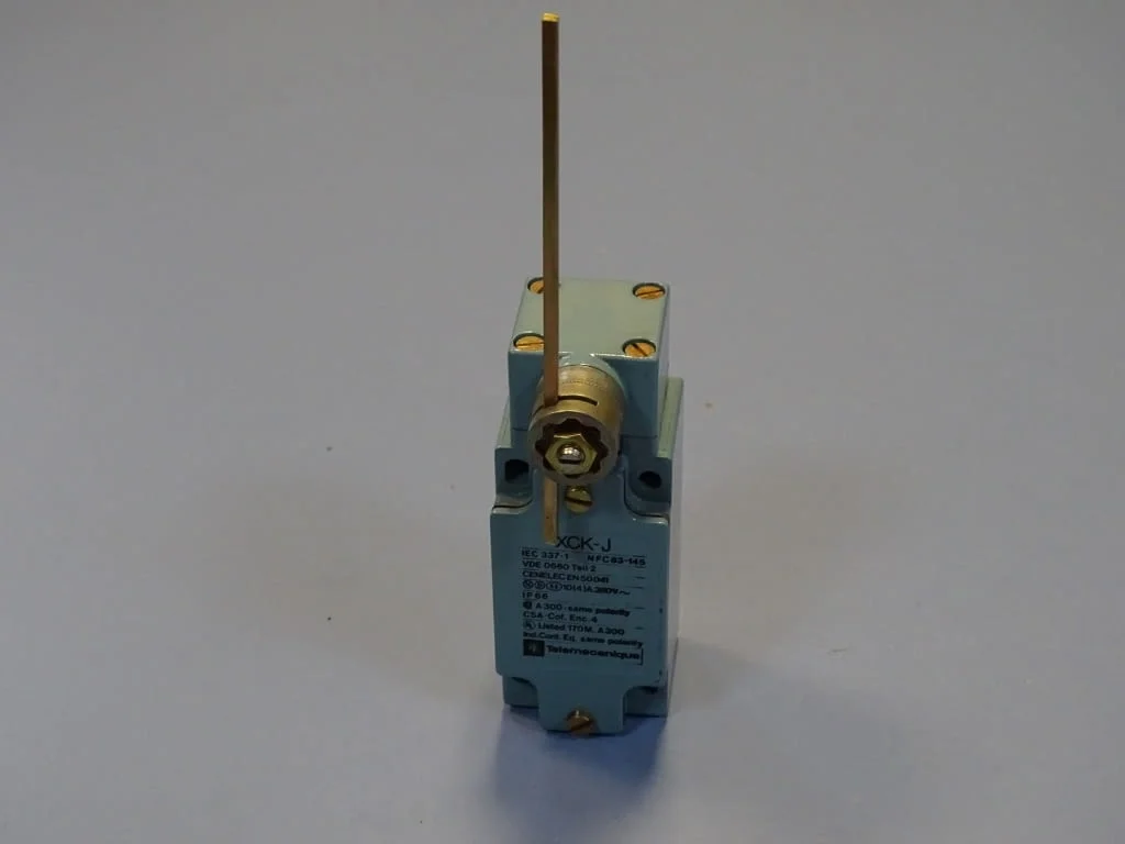 Краен изключвател Telemecanigue XCK-J10551 Limit Switch 380VAC — снимка 6