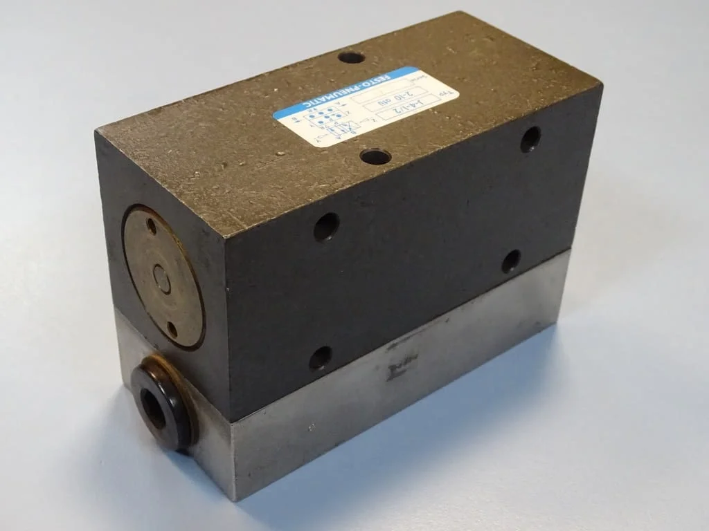 Пневматичен блок Festo J-4-1/2 Pneumatic Valve 2-10Bar — снимка 5