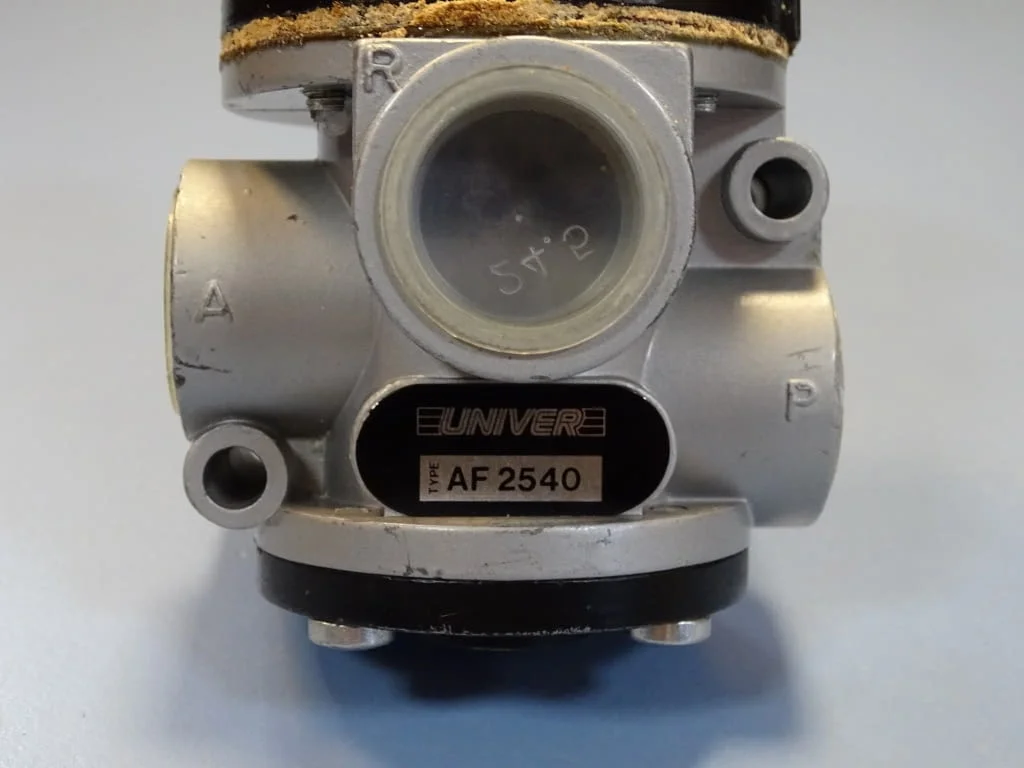 Пневматичен разпределител UNIVER AF2540 Solenoid Valve 220VAC/50Hz — снимка 2