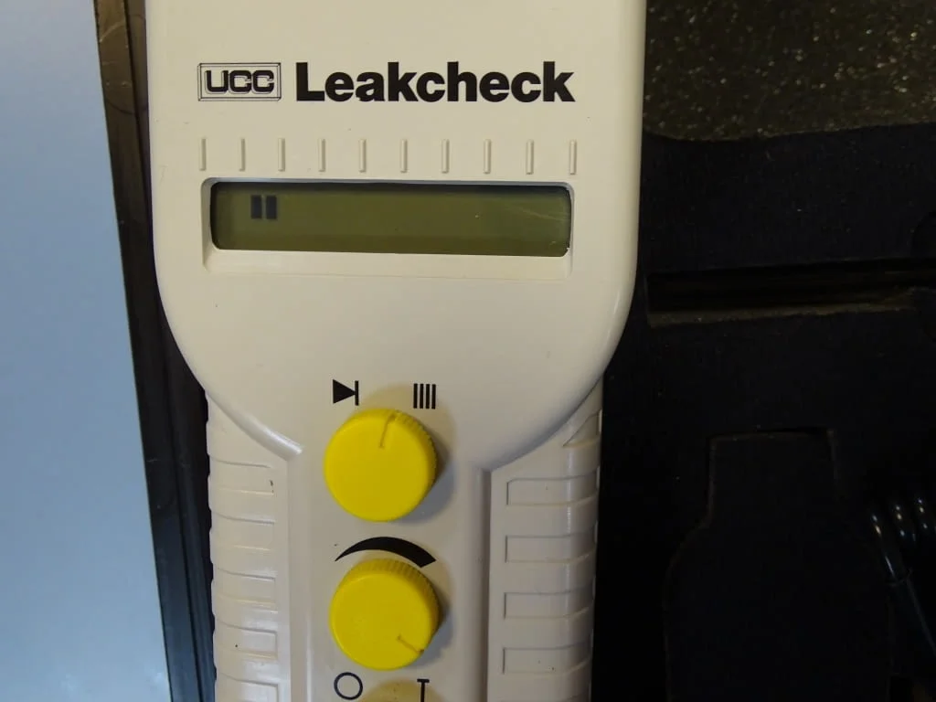 Уред за проверка на утечка UCC Leakcheck Ultrasonic Transmiter Leak Detector UC LD 405 — снимка 3