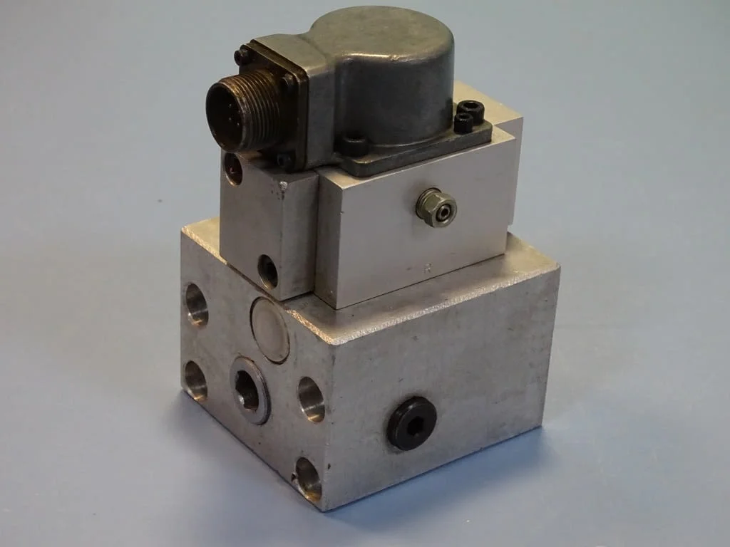Серво клапан MOOG mod 77-720/77-715 flow control servo valve — снимка 3