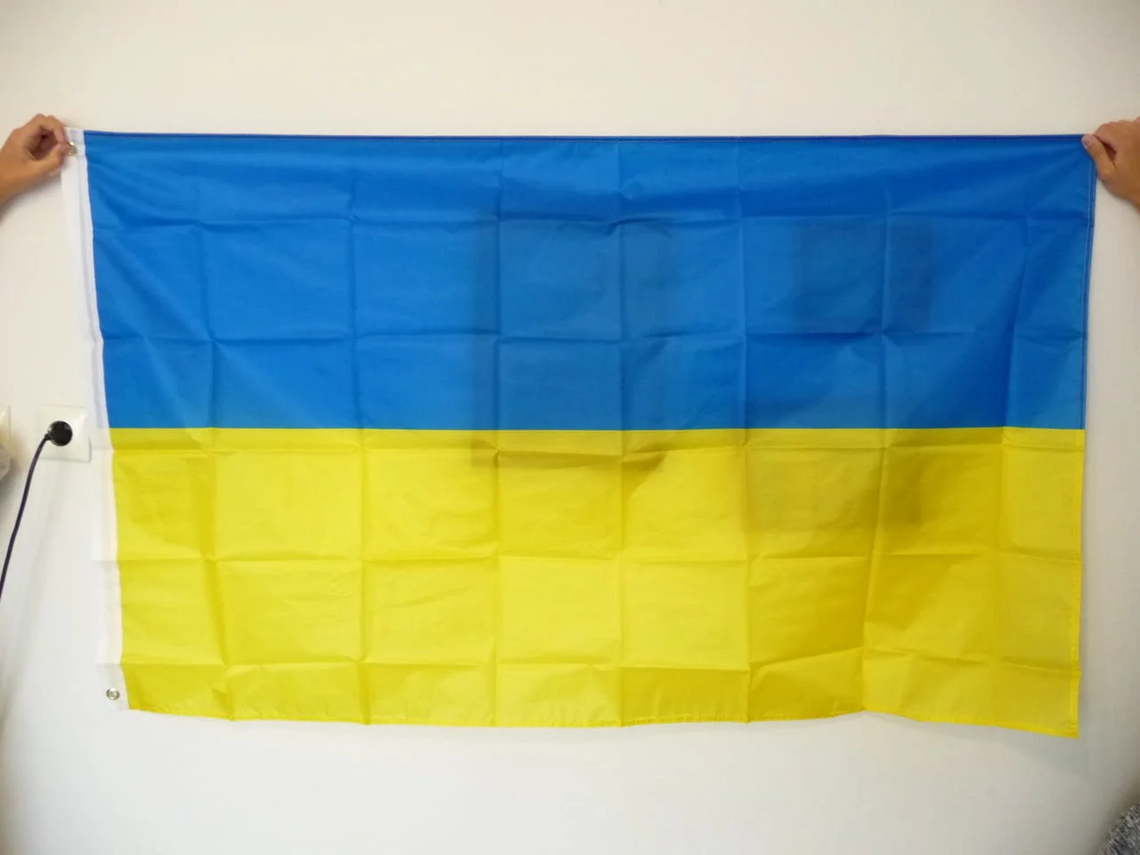 Ново Знаме на Украйна Киев украинци украинки Одеса войната оцеляване Чернобил Донбас Крим Херсон