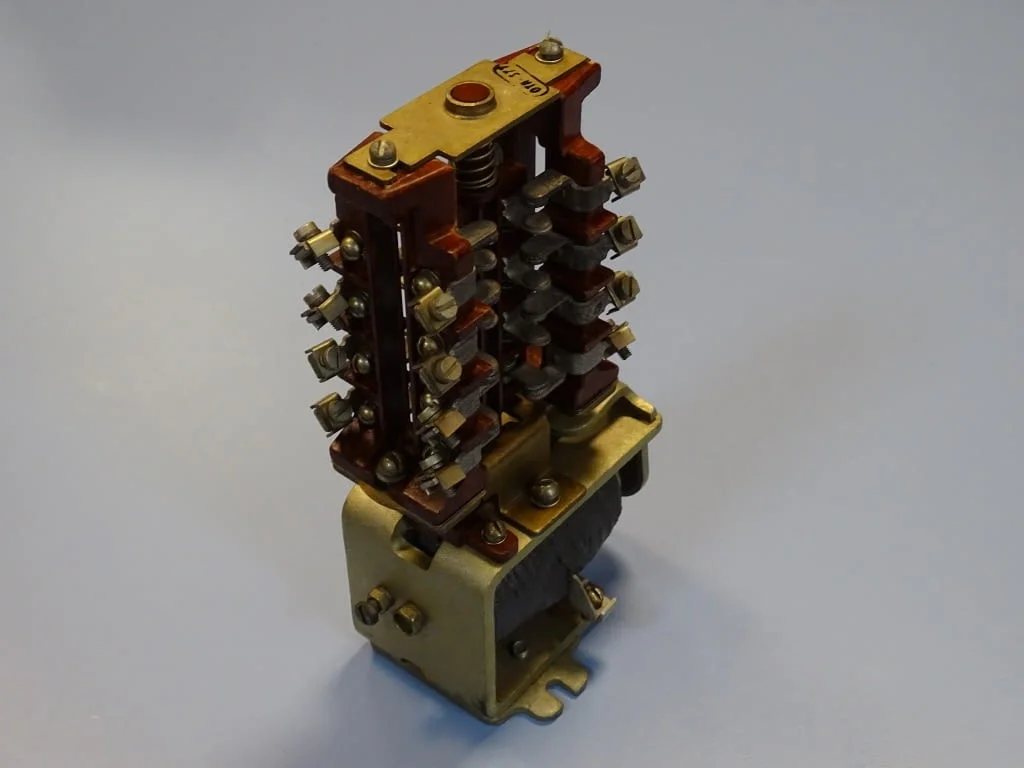 Реле междинно РП-41 220VDC