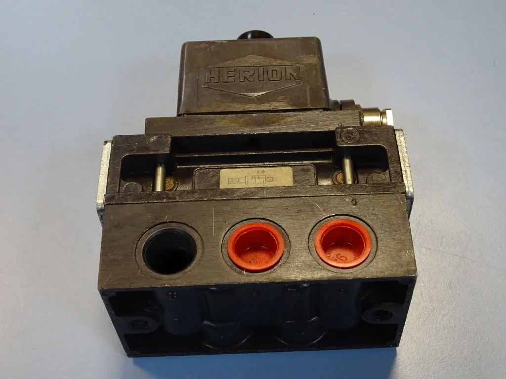 Пневматичен разпределител HERION 26511C69 Single Solenoid Valve 220V/50Hz G1/2 — снимка 9