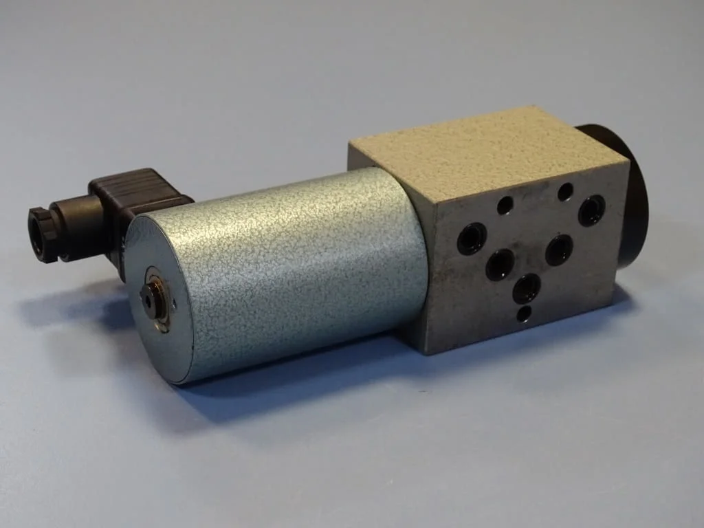Хидравличен разпределител WANDFLUH-HYDRAULIK 4Z7b 24VDC hydraulik control valve — снимка 4
