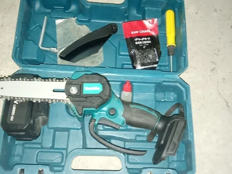 Акумулаторна резачка Макита Makita