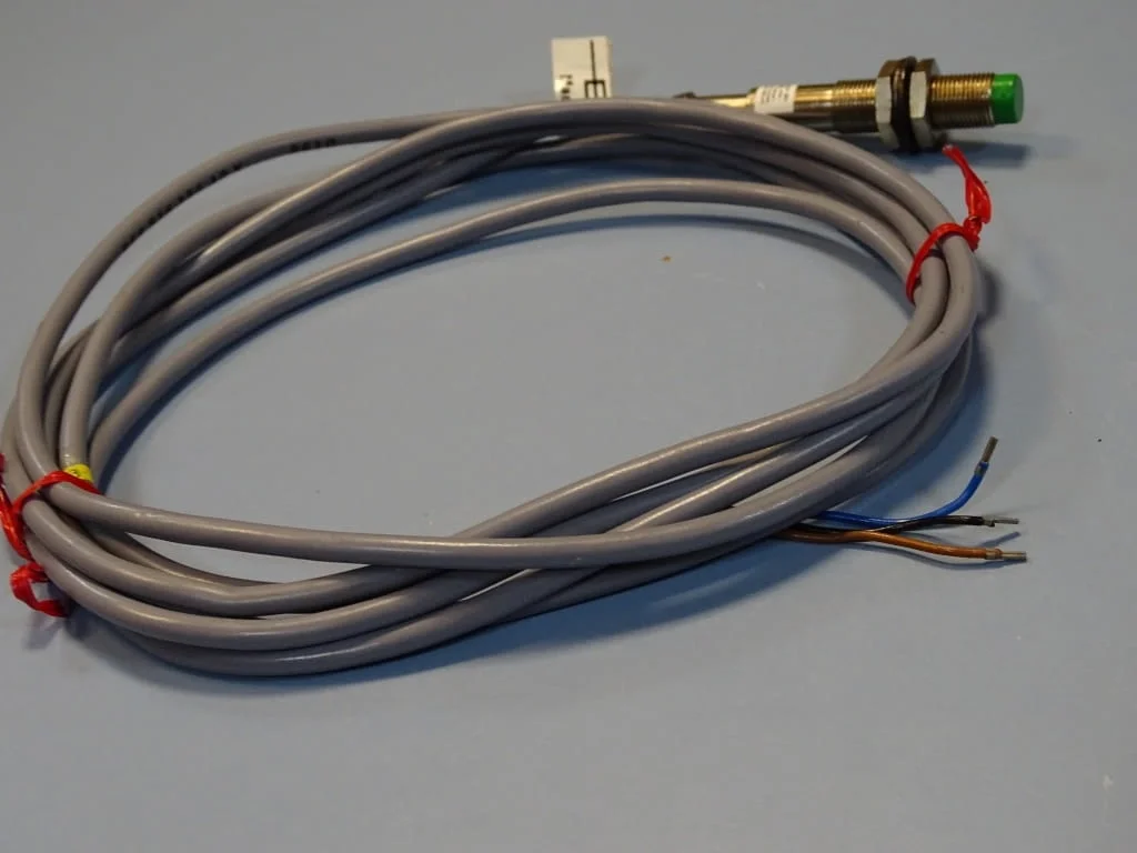 Индуктивен датчик Balluff BES516-356AOX 8610 proximity switch 10-30VDC — снимка 8