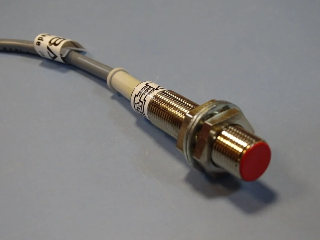 Индуктивен датчик Balluff BES516-329DOL-5-486LJ proximity switch 10-30VDC — снимка 7